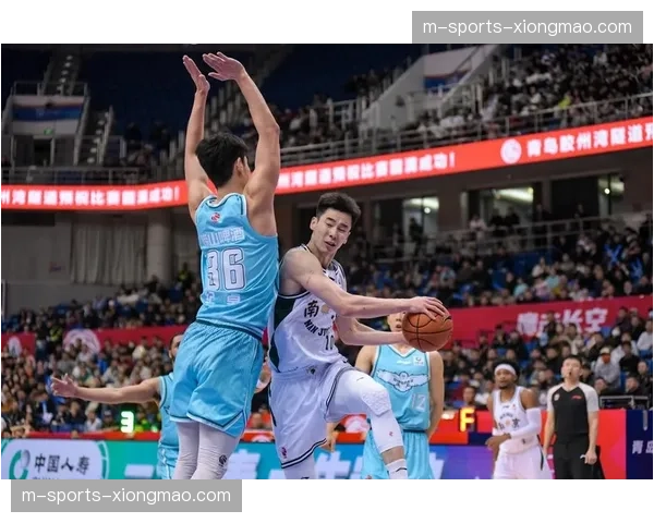 青岛米奇23分成内线支柱 韦瑟斯庞20分提供外线火力